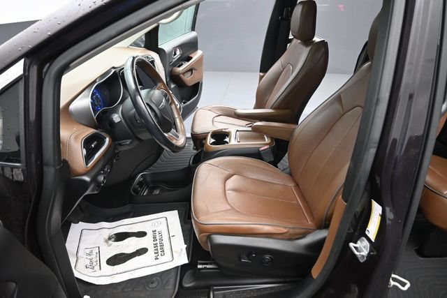 Used 2018 Chrysler Pacifica Limited FWD image 18