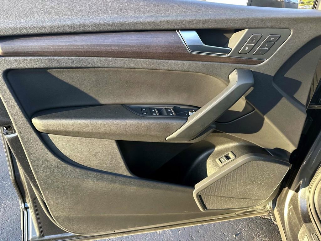 Used 2023 Audi Q5 2.0T Premium w/ Convenience Package image 11