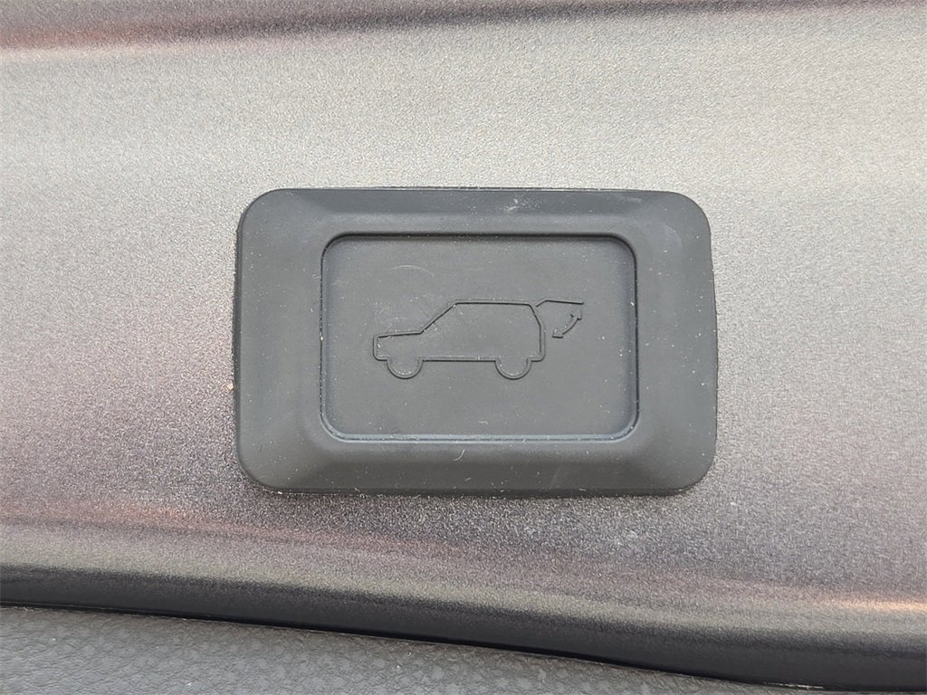 Used 2025 Toyota RAV4 XLE w/ Convenience Package image 12