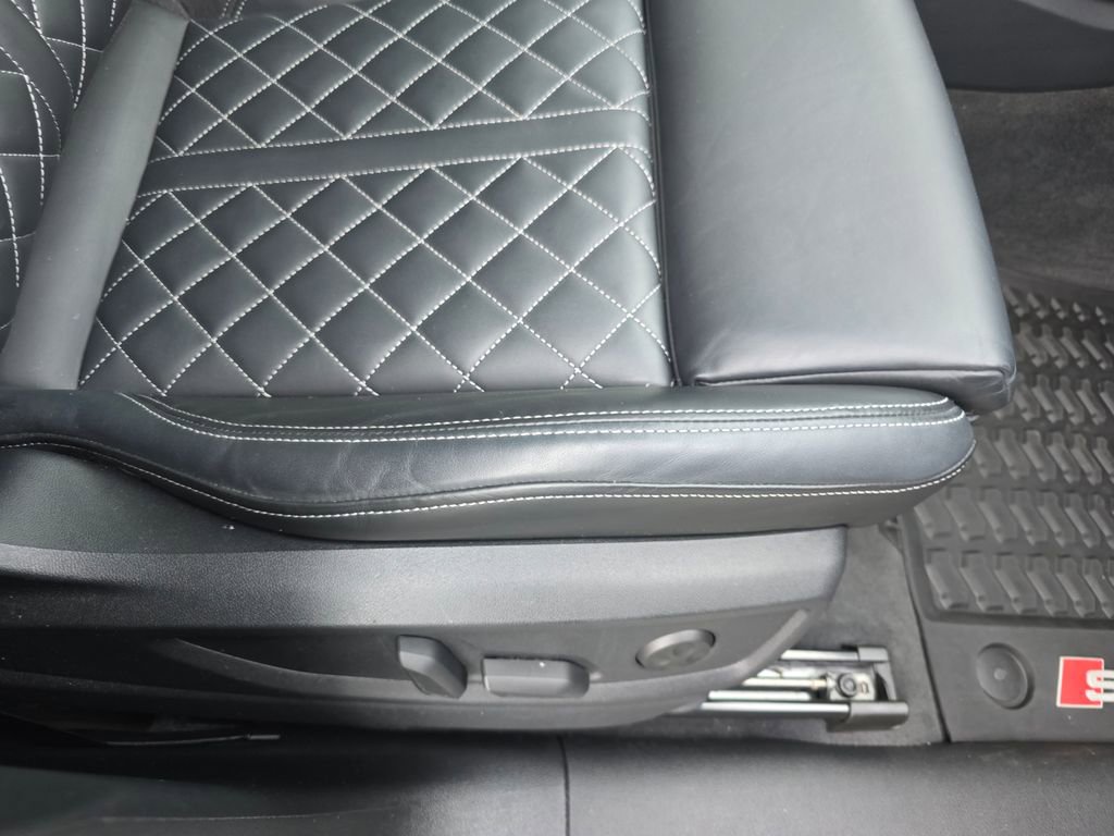 Used 2024 Audi SQ5 Prestige w/ Prestige Package image 36