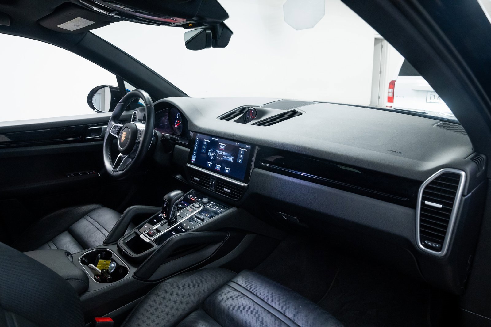 Used 2019 Porsche Cayenne Base image 26