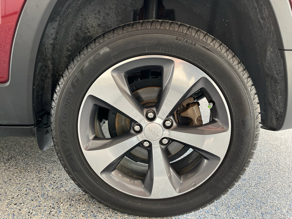 Used 2019 Jeep Cherokee Limited image 33