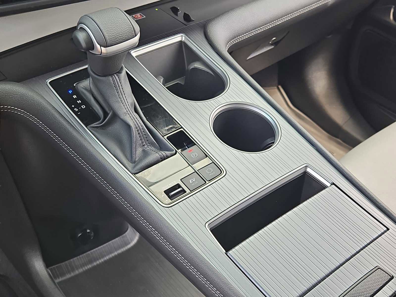 Used 2025 Toyota Sienna XLE AWD/4WD image 32