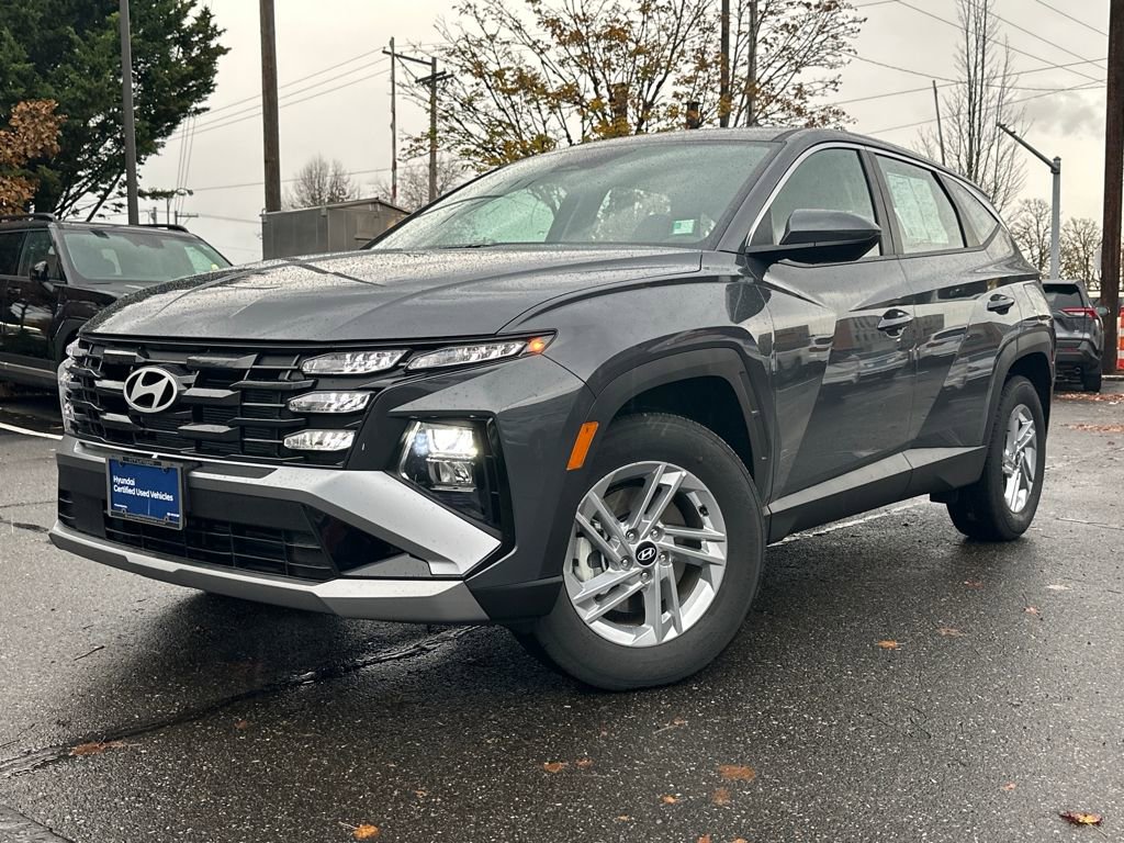 Certified 2025 Hyundai Tucson SE image 1