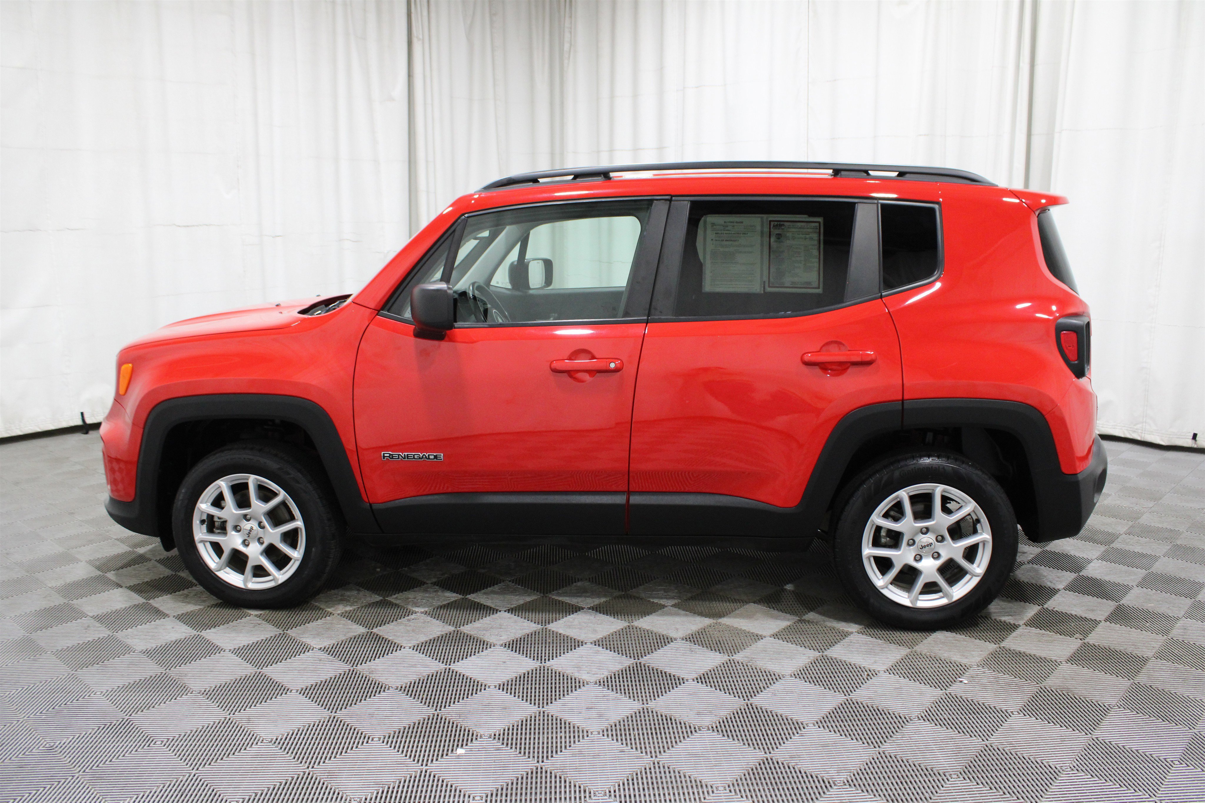 Used 2023 Jeep Renegade Latitude w/ Premium Group image 37