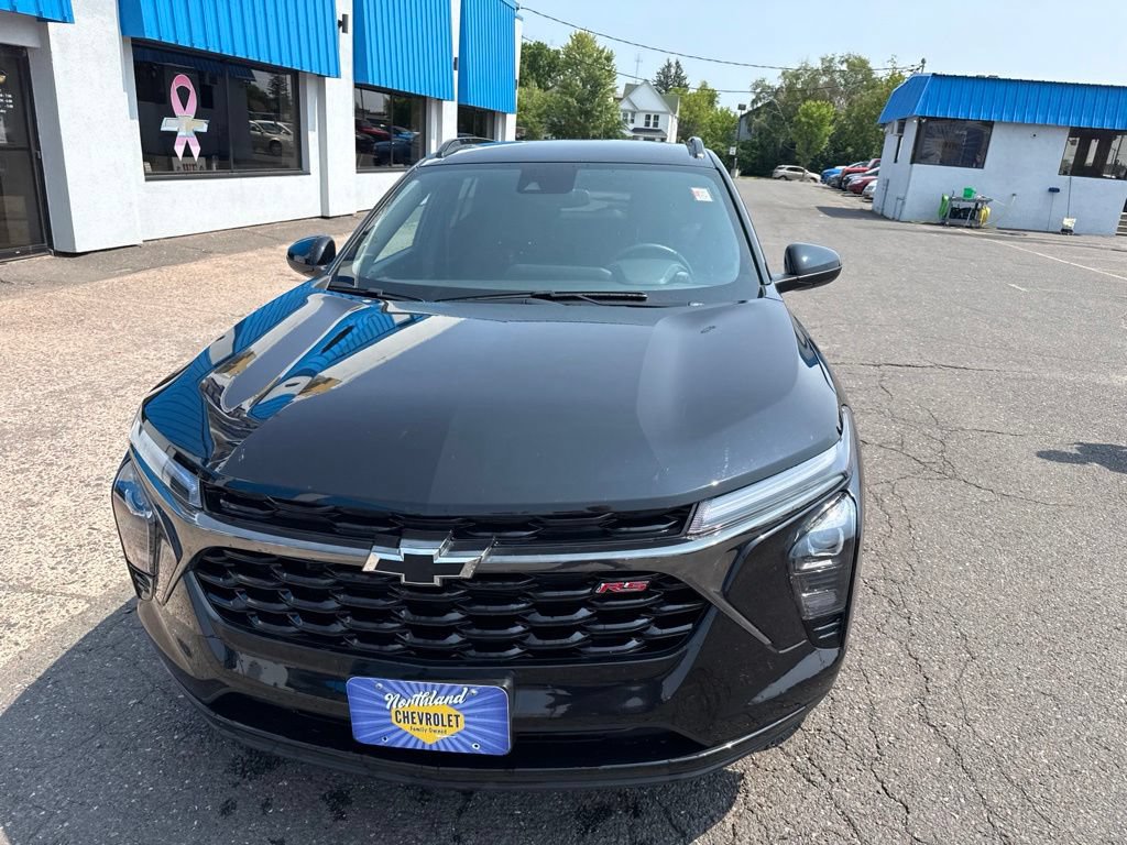 Used 2025 Chevrolet Trax RS FWD image 3