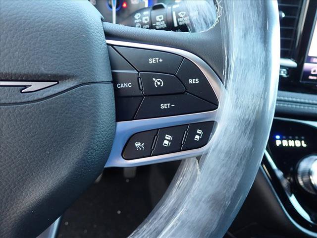 New 2027 Chrysler Pacifica Select AWD/4WD image 17