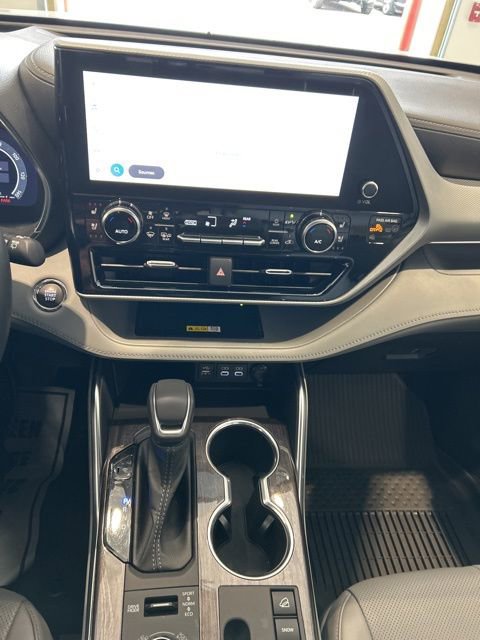Used 2023 Toyota Highlander Platinum AWD/4WD image 13