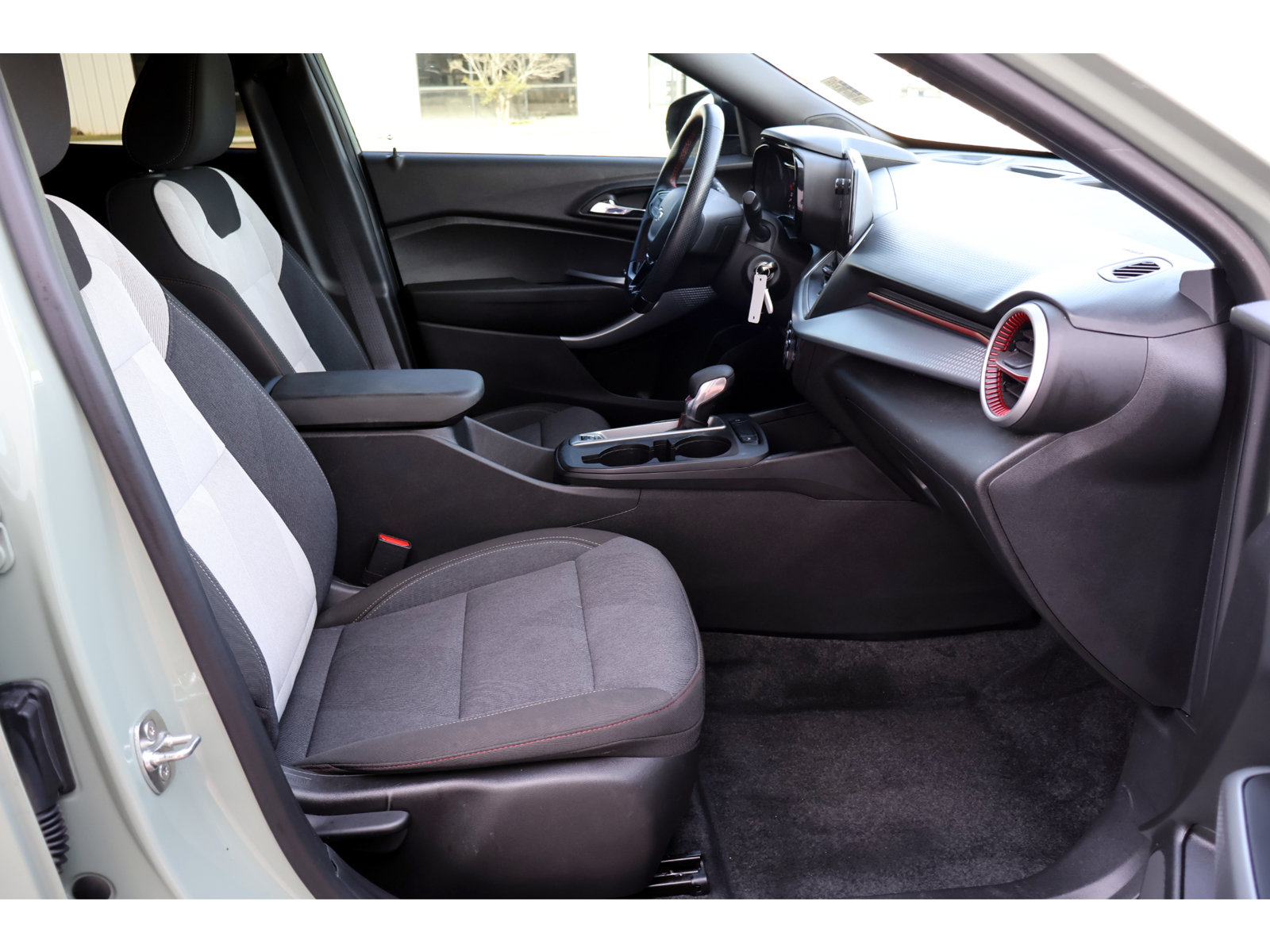 Used 2024 Chevrolet Trax RS FWD image 15