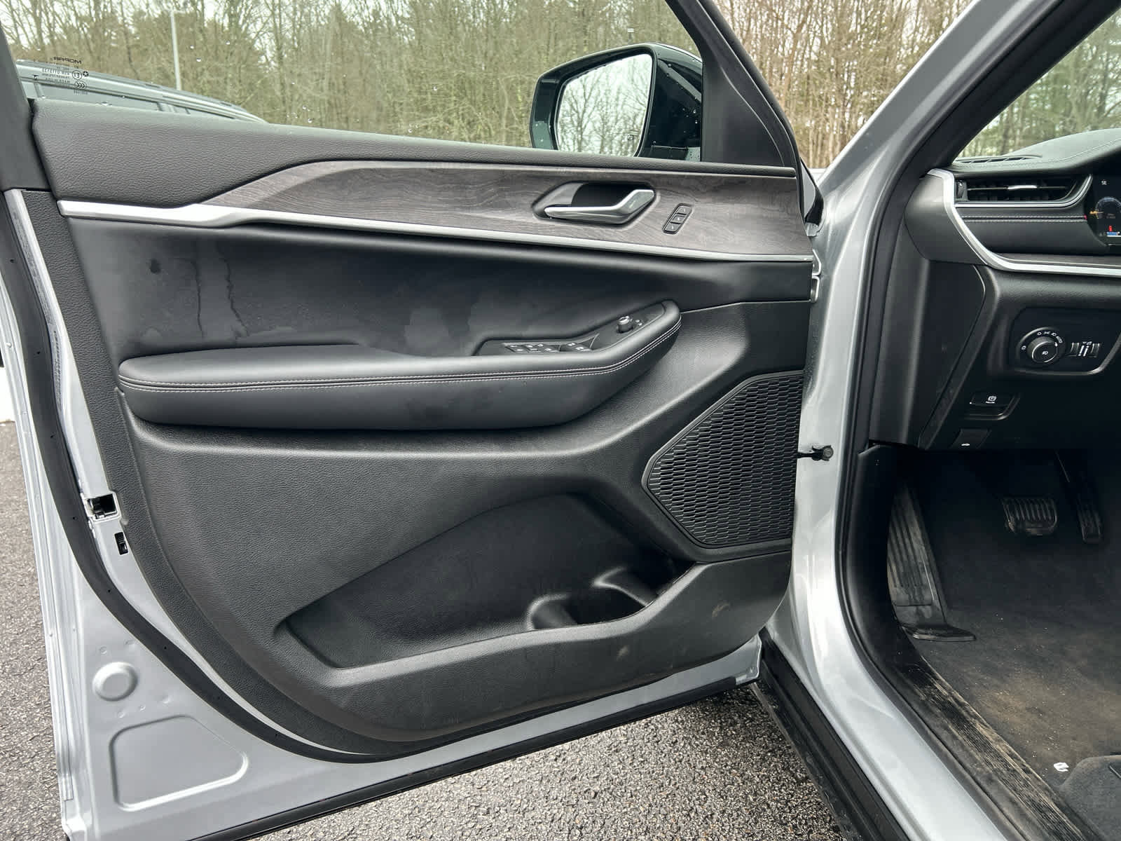 Used 2025 Jeep Grand Cherokee L Limited w/ Trailer Tow Package image 18