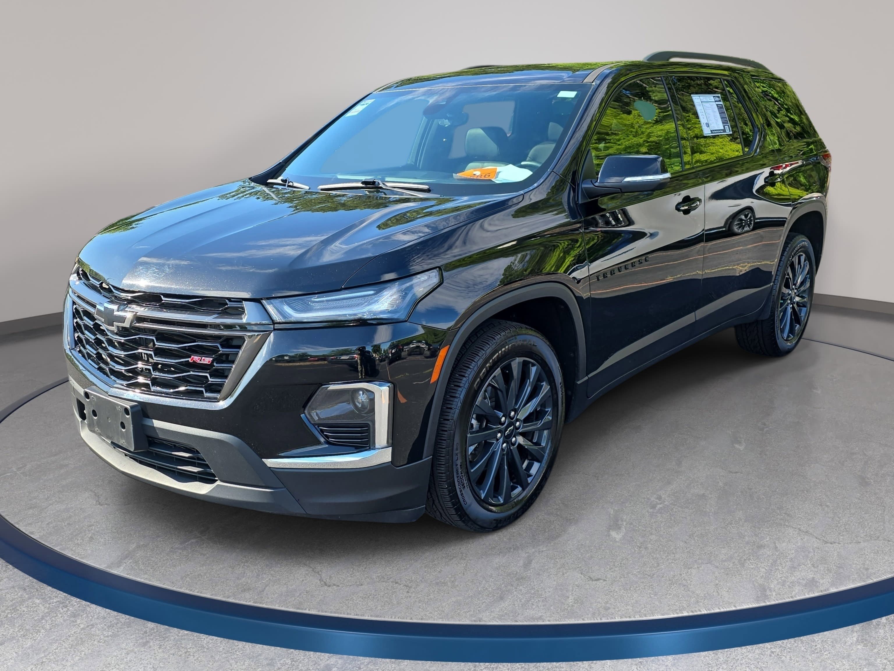 Used 2023 Chevrolet Traverse RS FWD image 1