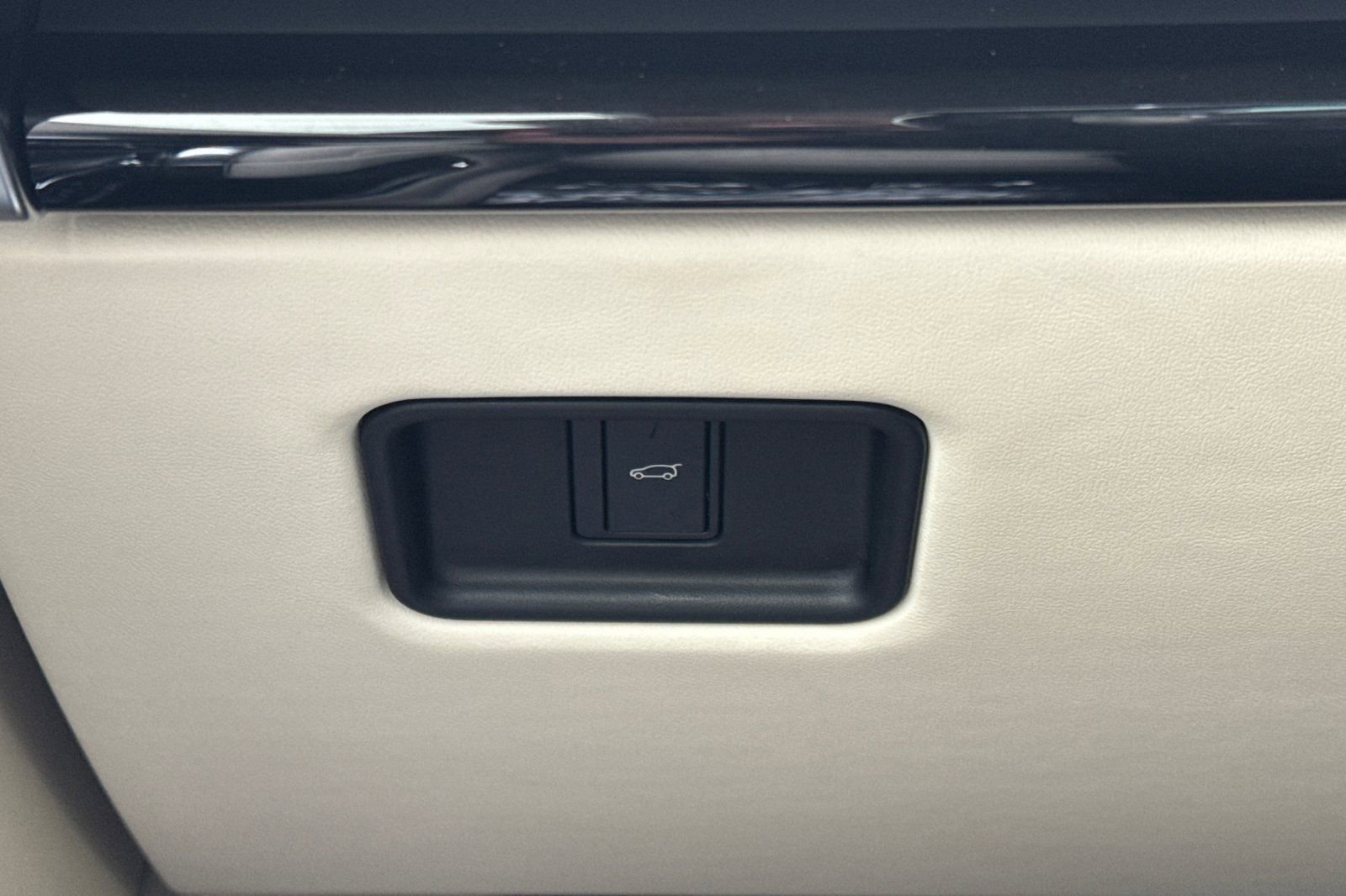 Used 2023 Land Rover Range Rover SE image 32