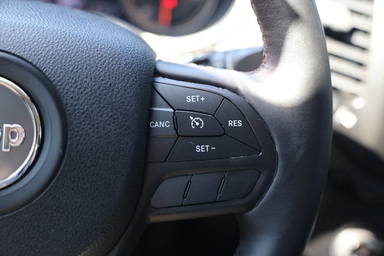 Used 2017 Jeep Cherokee High Altitude AWD/4WD image 21