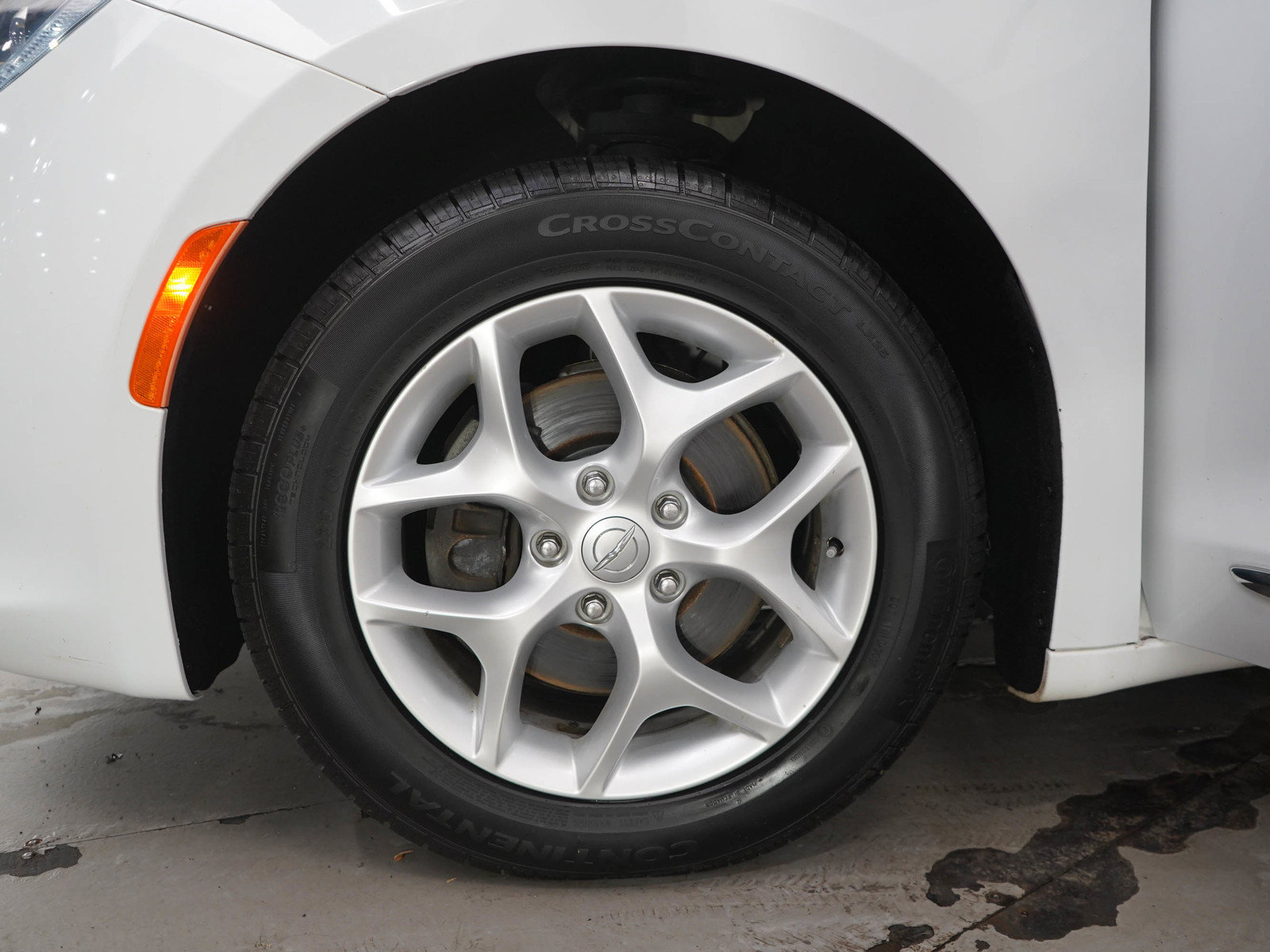 Used 2018 Chrysler Pacifica Touring-L w/ Tire & Wheel Group FWD image 28