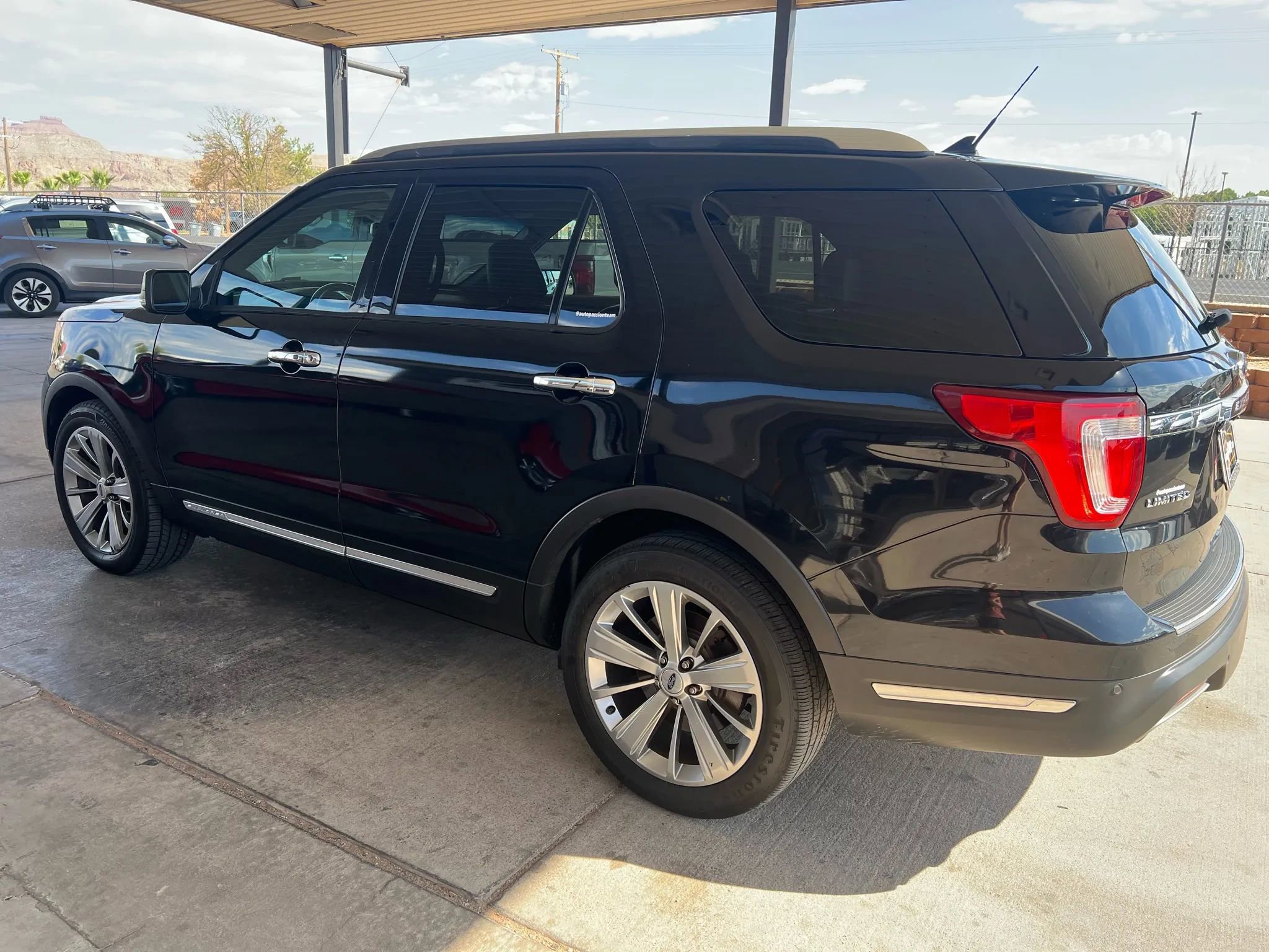 Used 2019 Ford Explorer Limited image 7