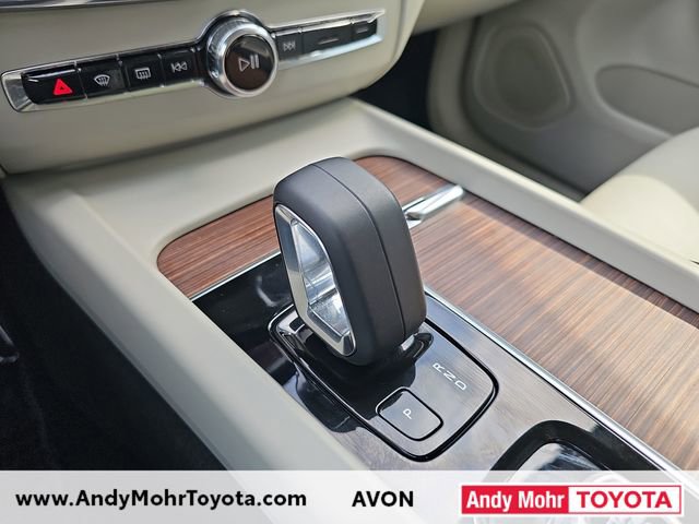 Used 2022 Volvo XC60 B5 Momentum w/ Climate Package AWD/4WD image 25