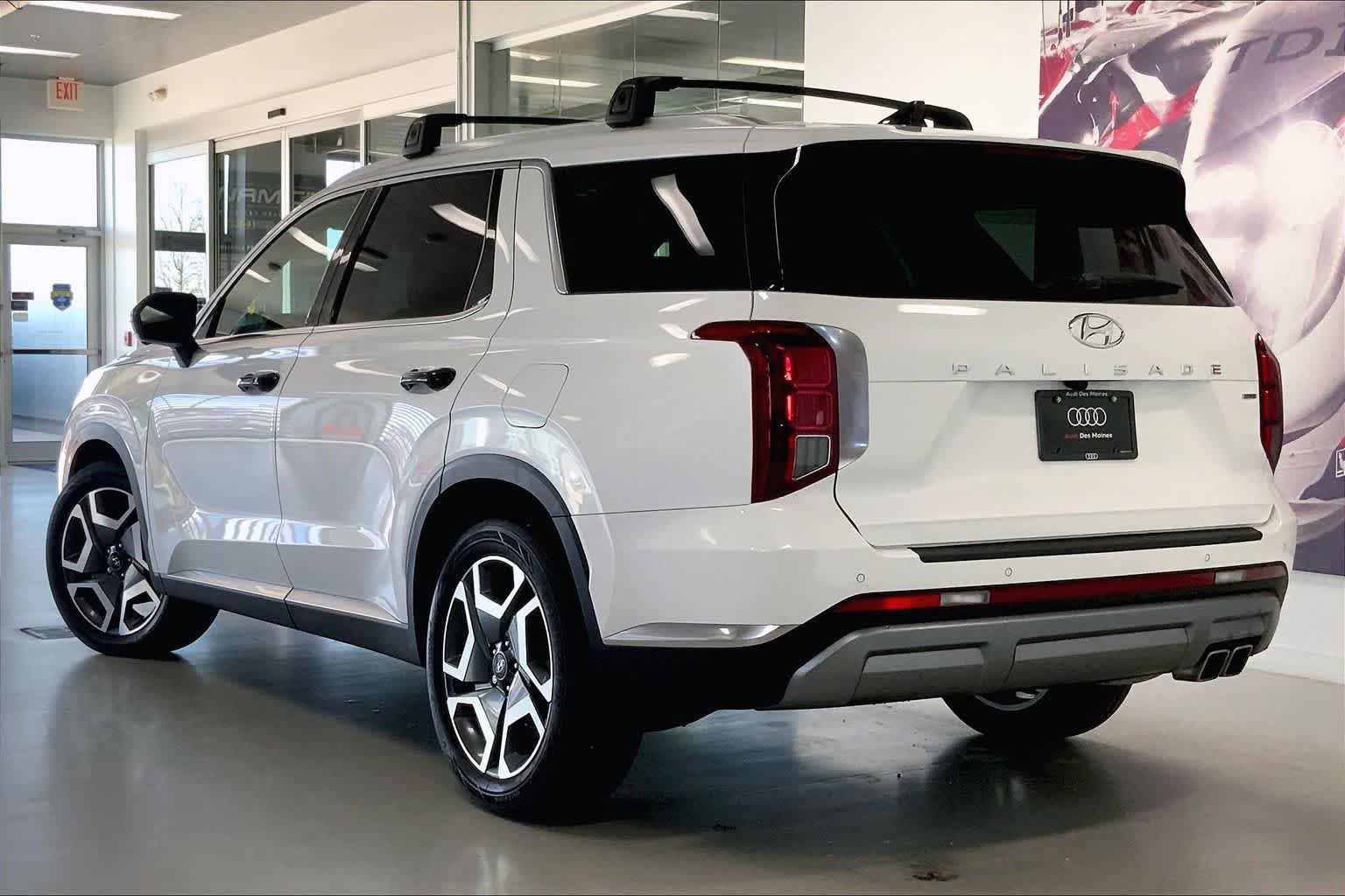 Used 2024 Hyundai Palisade Limited AWD/4WD image 4