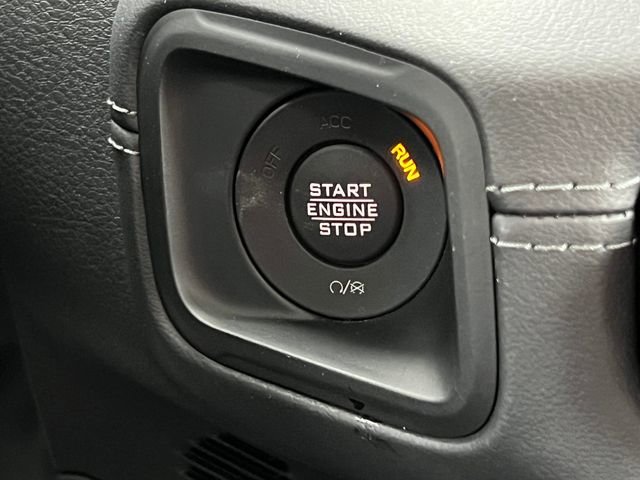 Used 2025 Jeep Wrangler Unlimited Sahara image 30