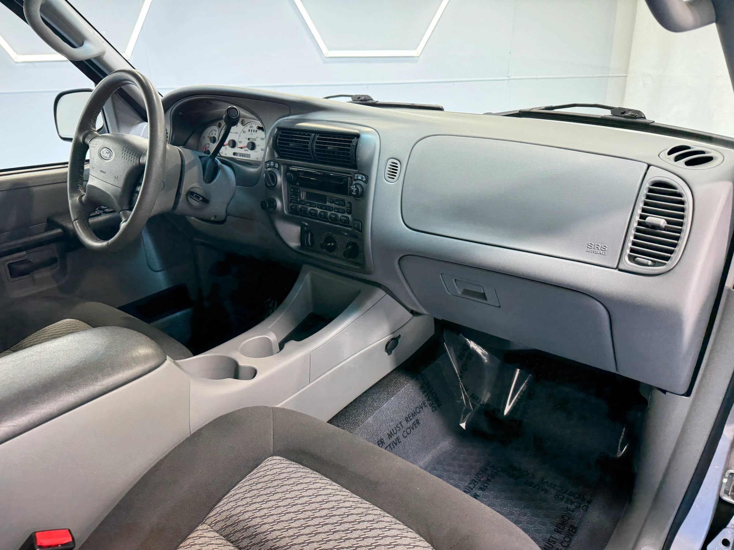 Used 2003 Ford Explorer Sport Trac XLT image 27