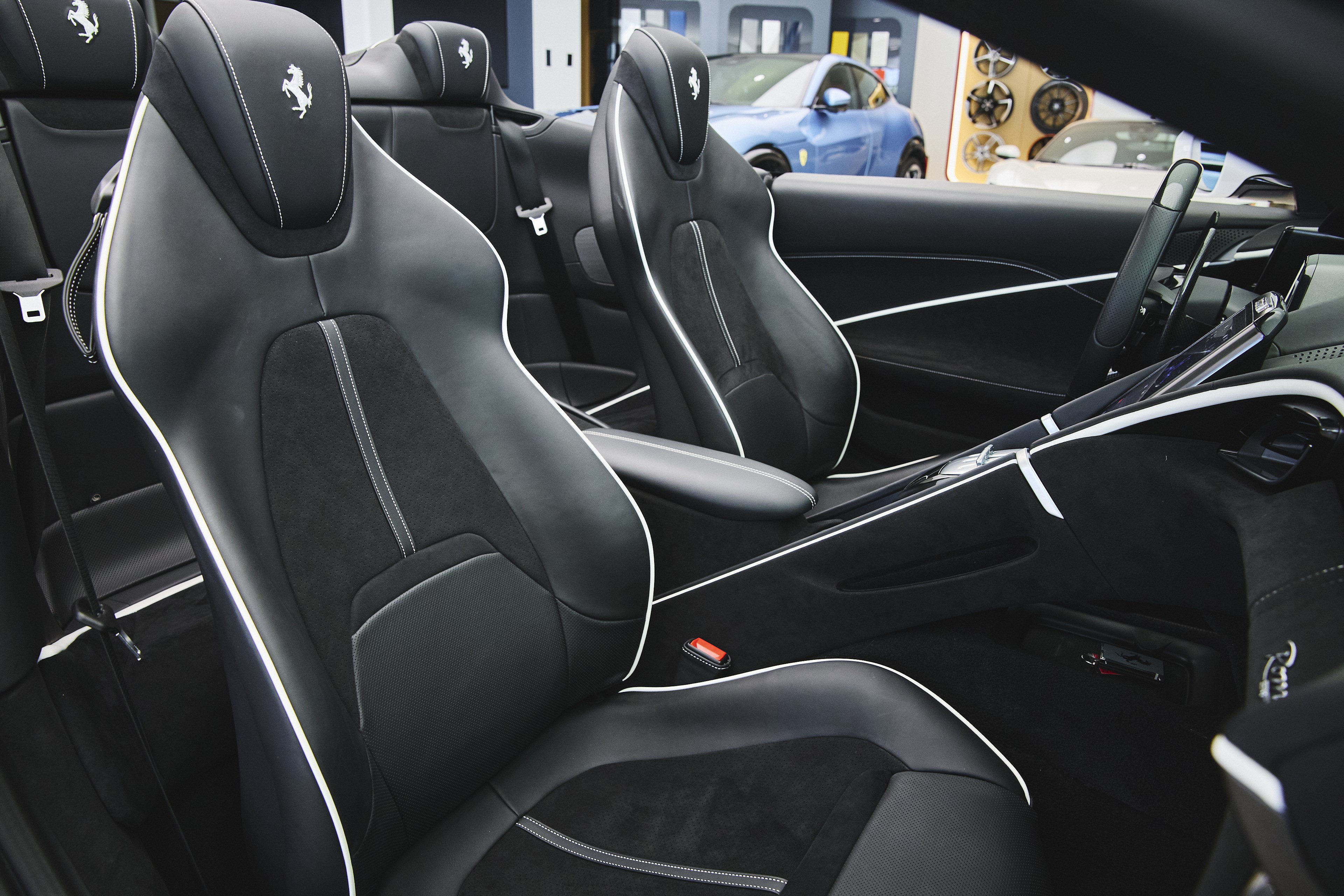 Used 2024 Ferrari Roma Spider RWD image 34