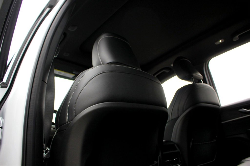 New 2025 Jeep Grand Cherokee Limited w/ MOPAR Finishing Package image 16