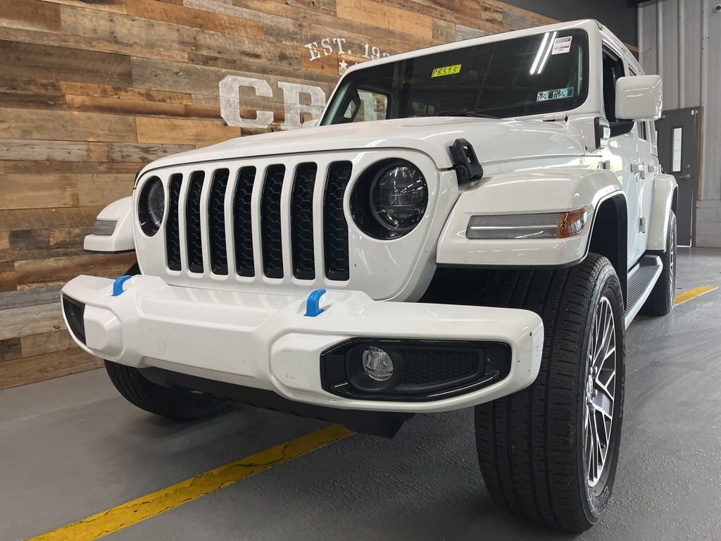 Used 2023 Jeep Wrangler Unlimited Sahara AWD/4WD image 14