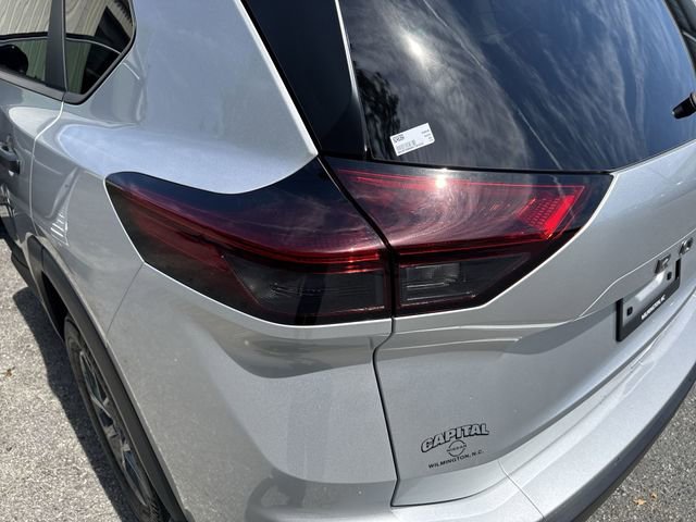 Used 2024 Nissan Rogue S FWD image 32