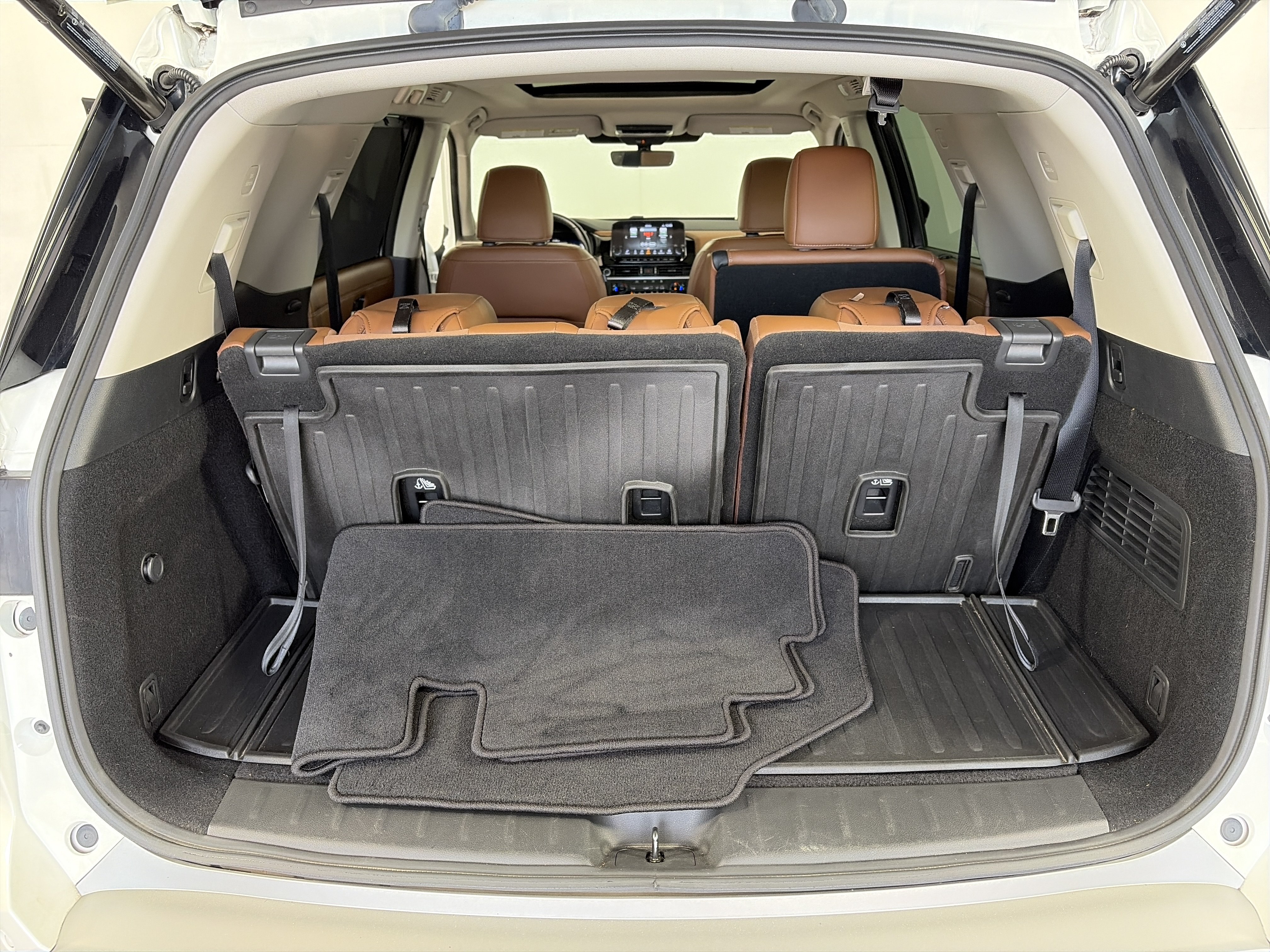 Used 2023 Nissan Pathfinder Platinum w/ Cargo Package AWD/4WD image 15