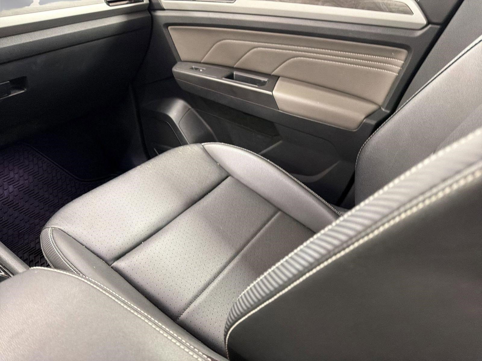 Used 2023 Volkswagen Atlas Cross Sport SE w/ Black Wheel Package image 19