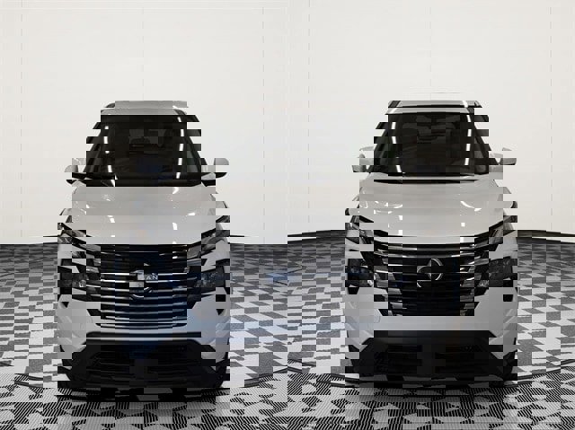 Used 2025 Nissan Rogue SV image 3