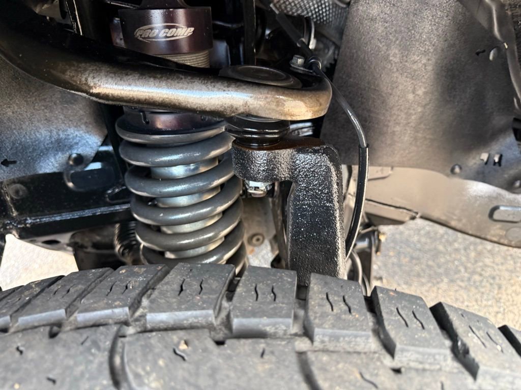 Used 2017 Toyota Tacoma TRD Sport w/ Tow Package (A/T) image 3