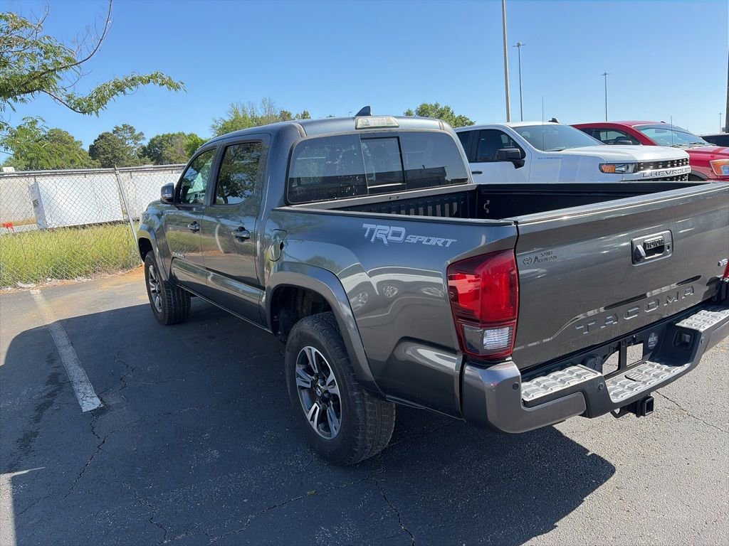 Used 2018 Toyota Tacoma TRD Sport w/ Technology Package image 4