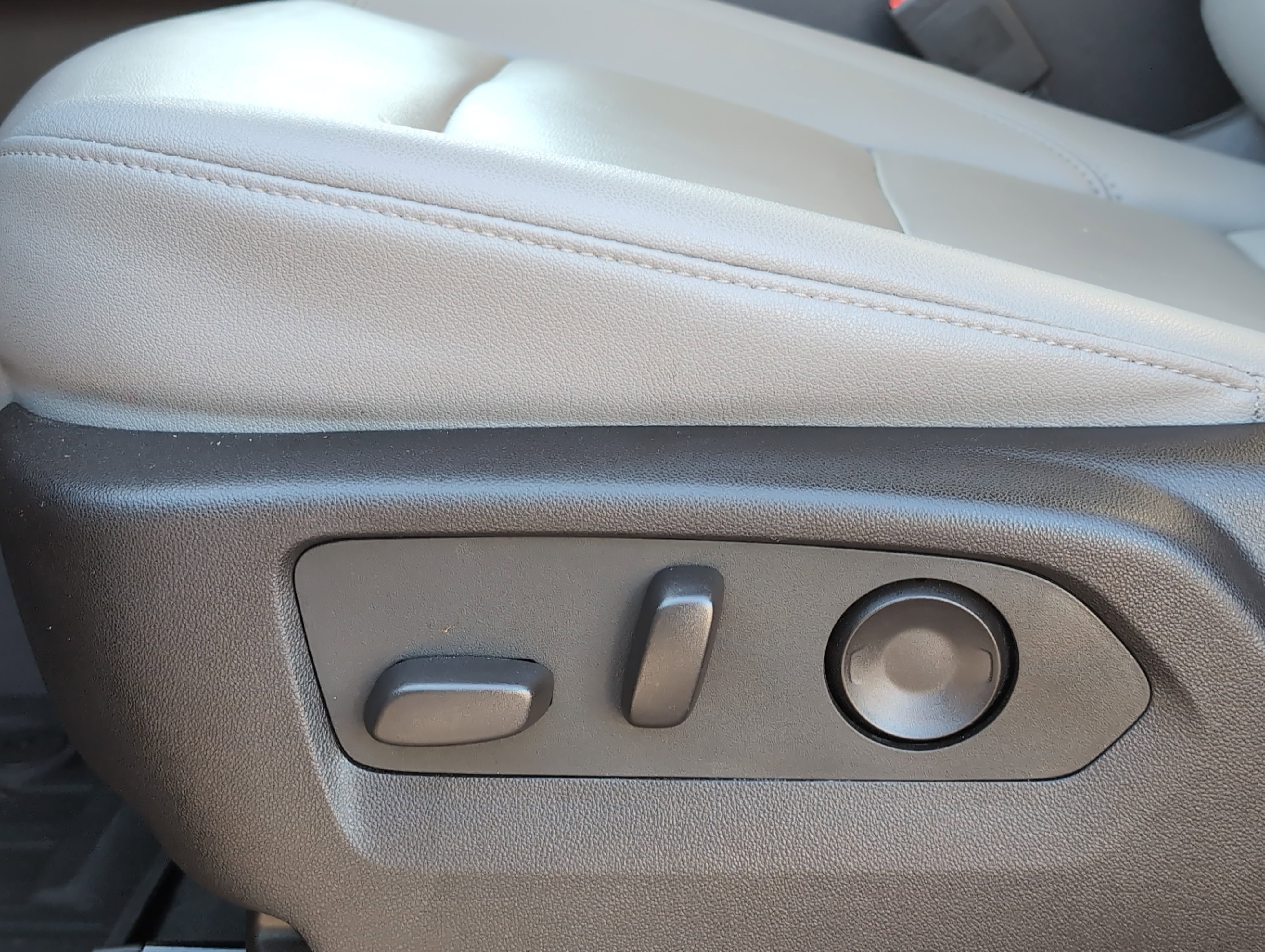 Used 2024 Chevrolet Tahoe Z71 w/ Luxury Package image 10