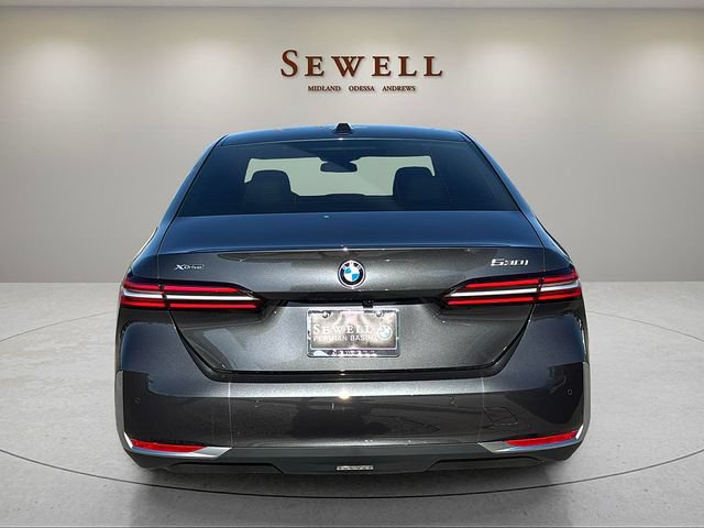 Certified 2025 BMW 530i xDrive w/ Premium Package AWD/4WD image 4
