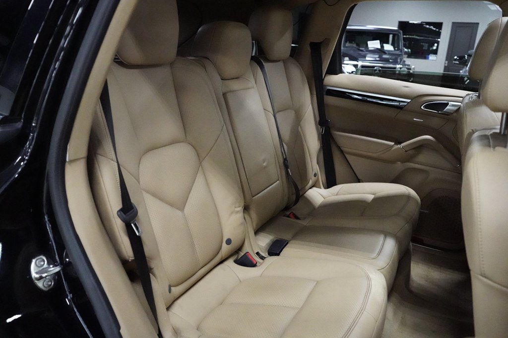 Used 2017 Porsche Cayenne Platinum Edition AWD/4WD image 29
