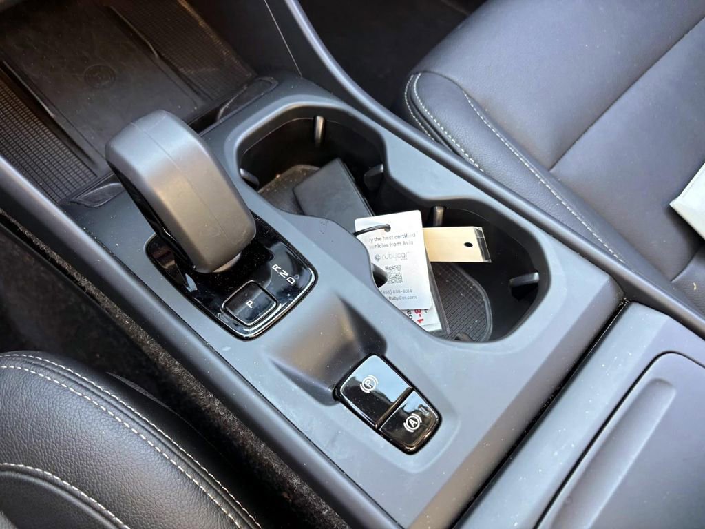 Used 2025 Volvo XC40 B5 Core image 21
