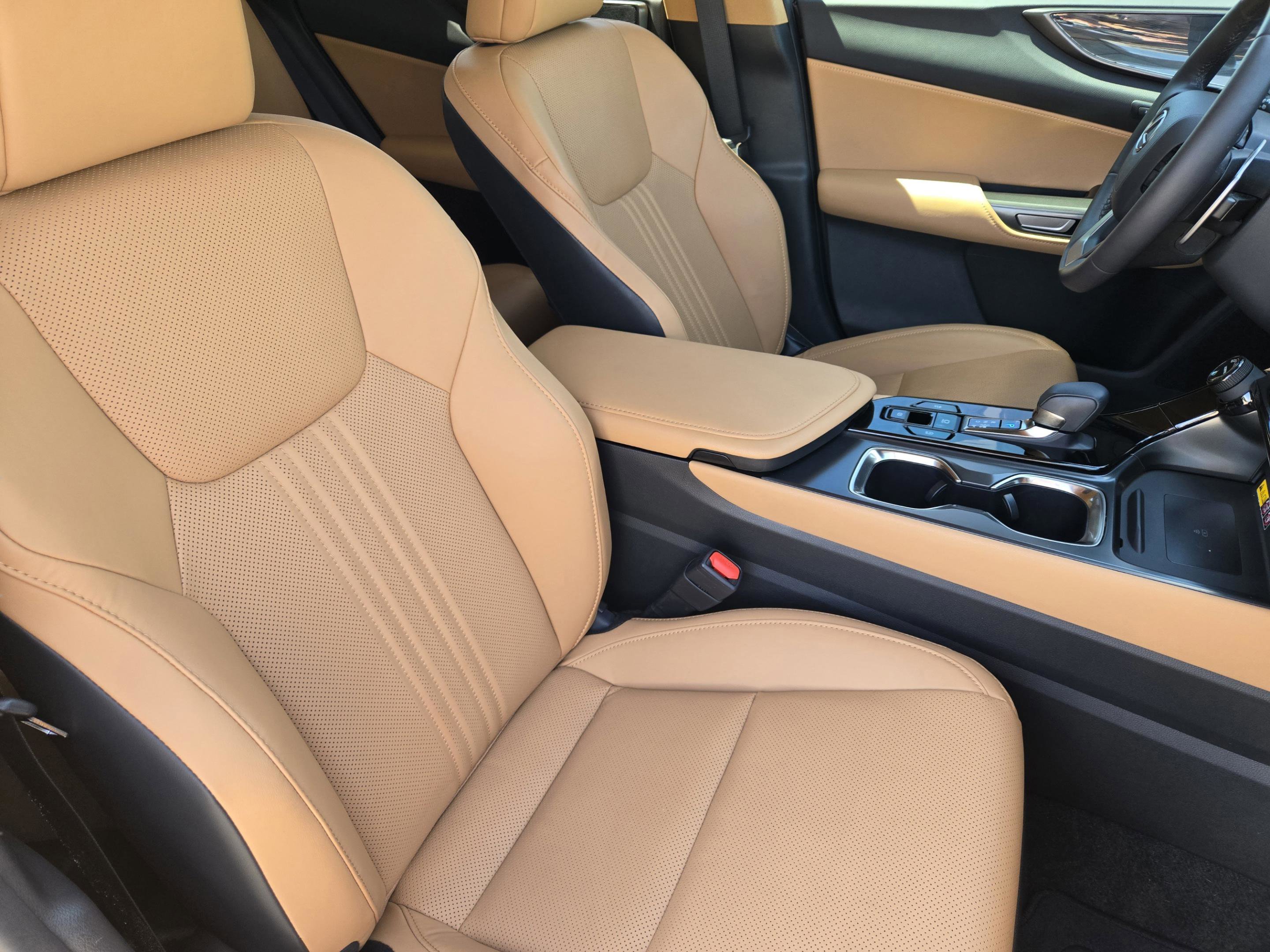 Used 2024 Lexus NX 250 FWD image 10