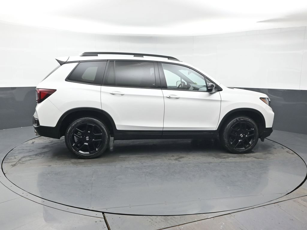 Used 2024 Honda Passport Black Edition image 7