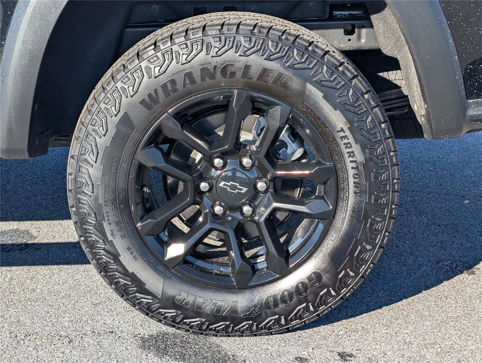 Used 2025 Chevrolet Colorado Z71 w/ Midnight Edition image 10