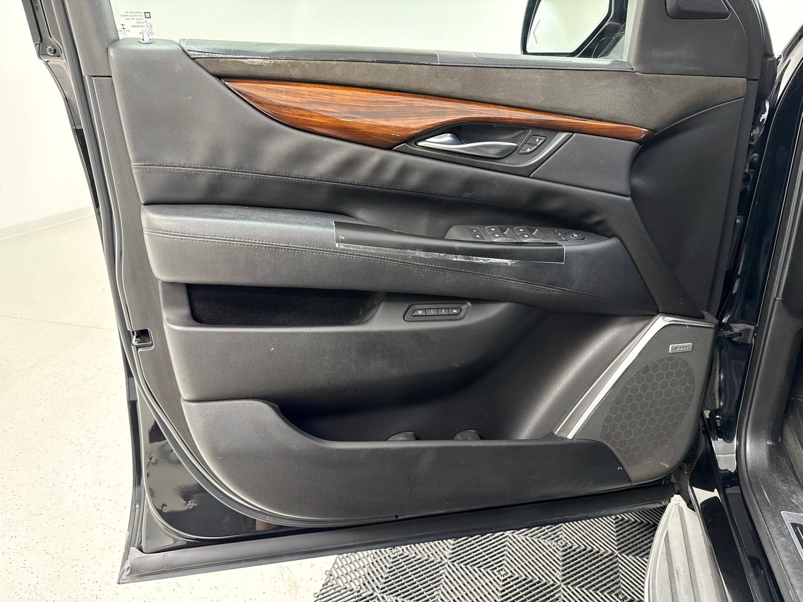 Used 2015 Cadillac Escalade 4WD image 10