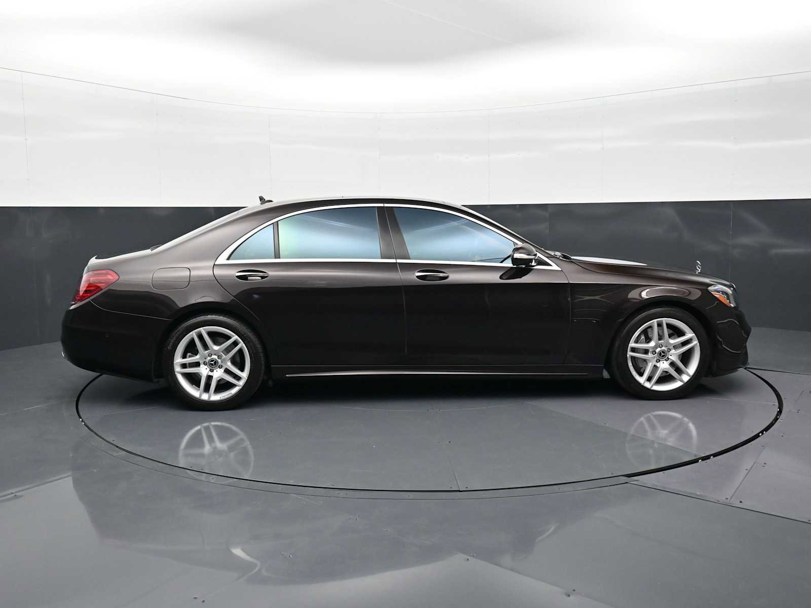 Used 2018 Mercedes-Benz S 560 Sedan image 31