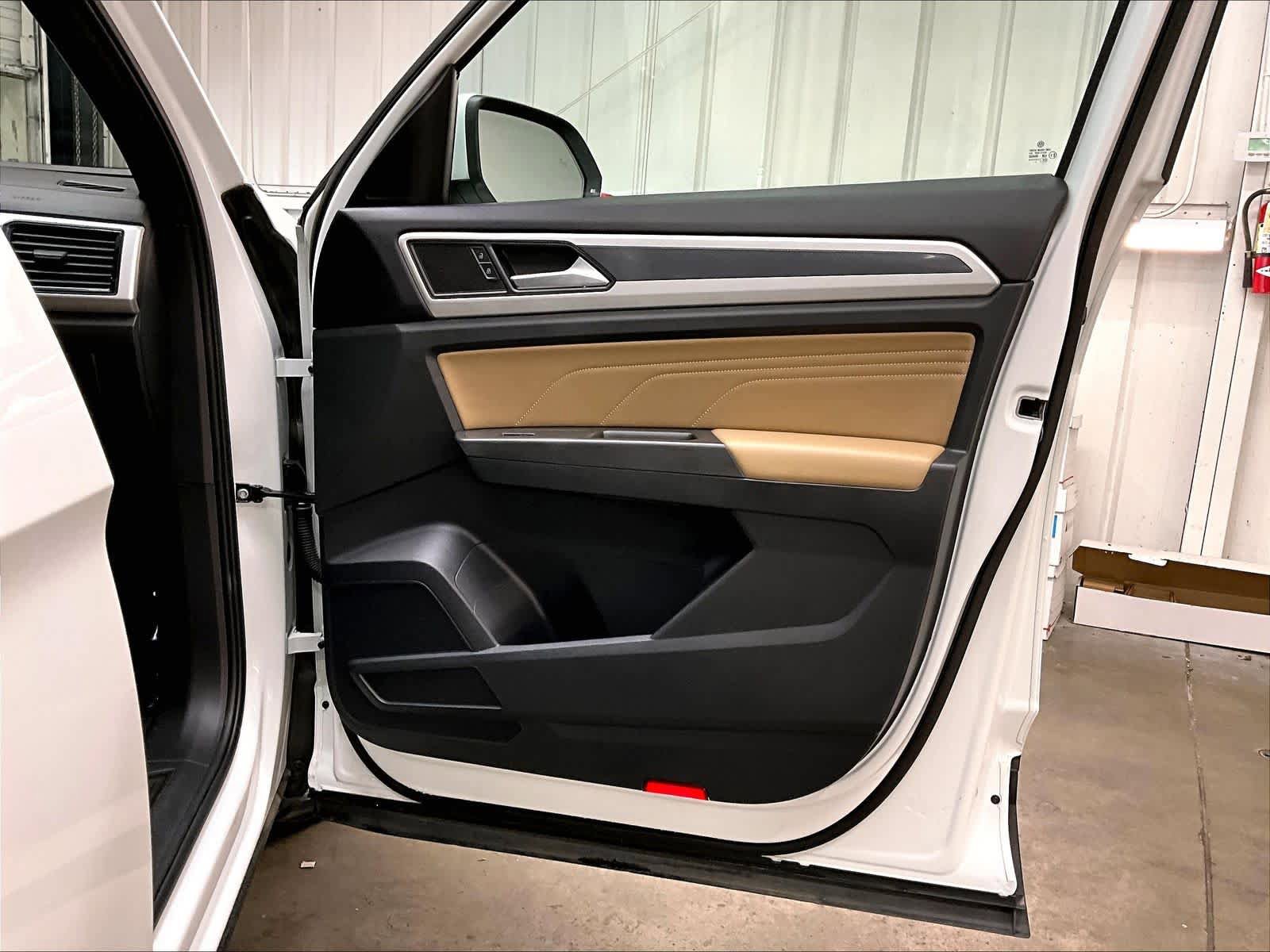 Used 2022 Volkswagen Atlas Cross Sport SE FWD image 27