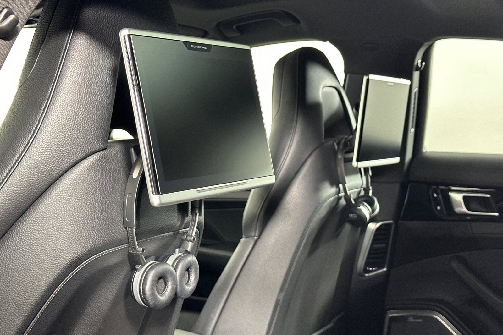 Used 2018 Porsche Panamera 4 image 14