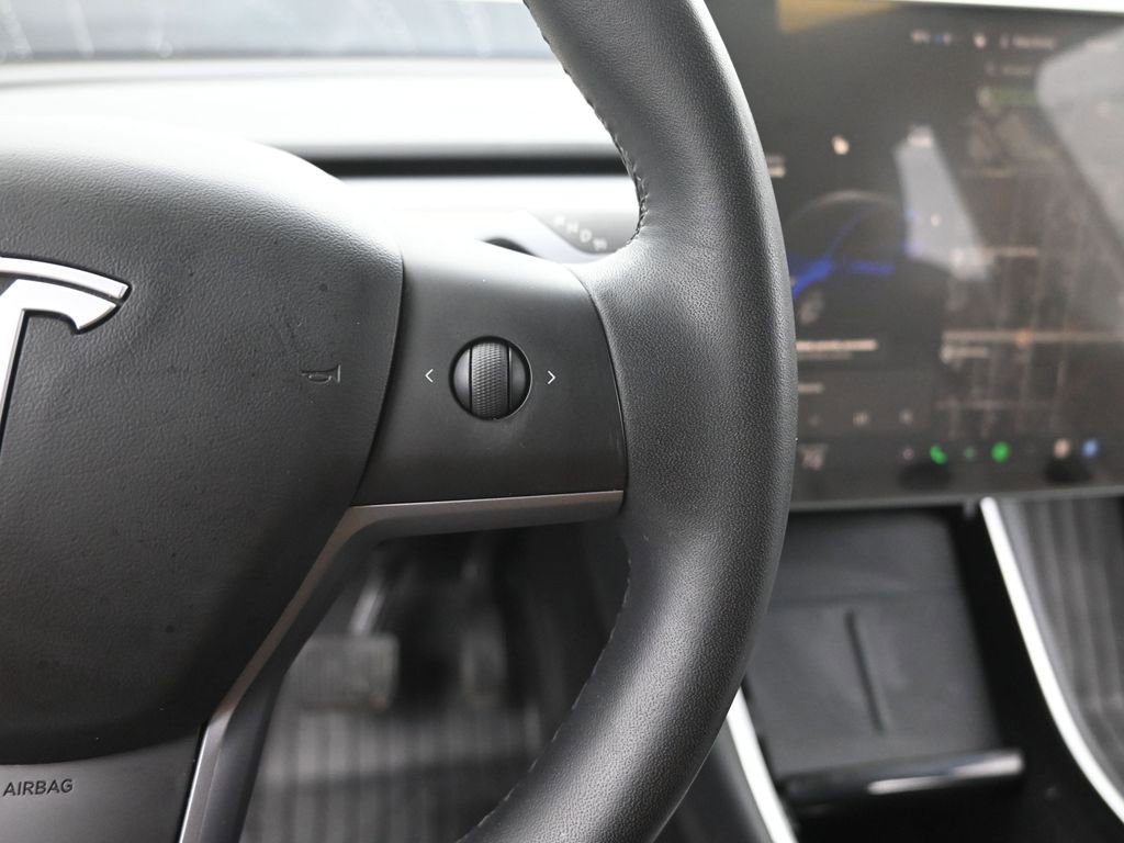 Used 2020 Tesla Model Y Long Range image 30