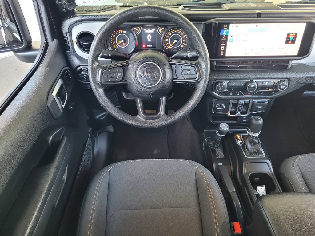 Used 2025 Jeep Gladiator Sport AWD/4WD image 11