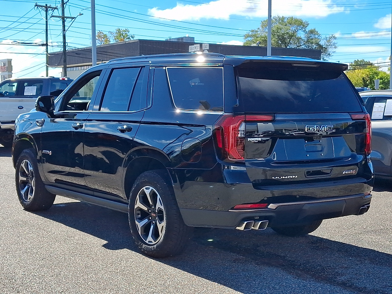 Used 2026 GMC Yukon AT4 Ultimate w/ LPO, Floor Liner Package AWD/4WD image 7