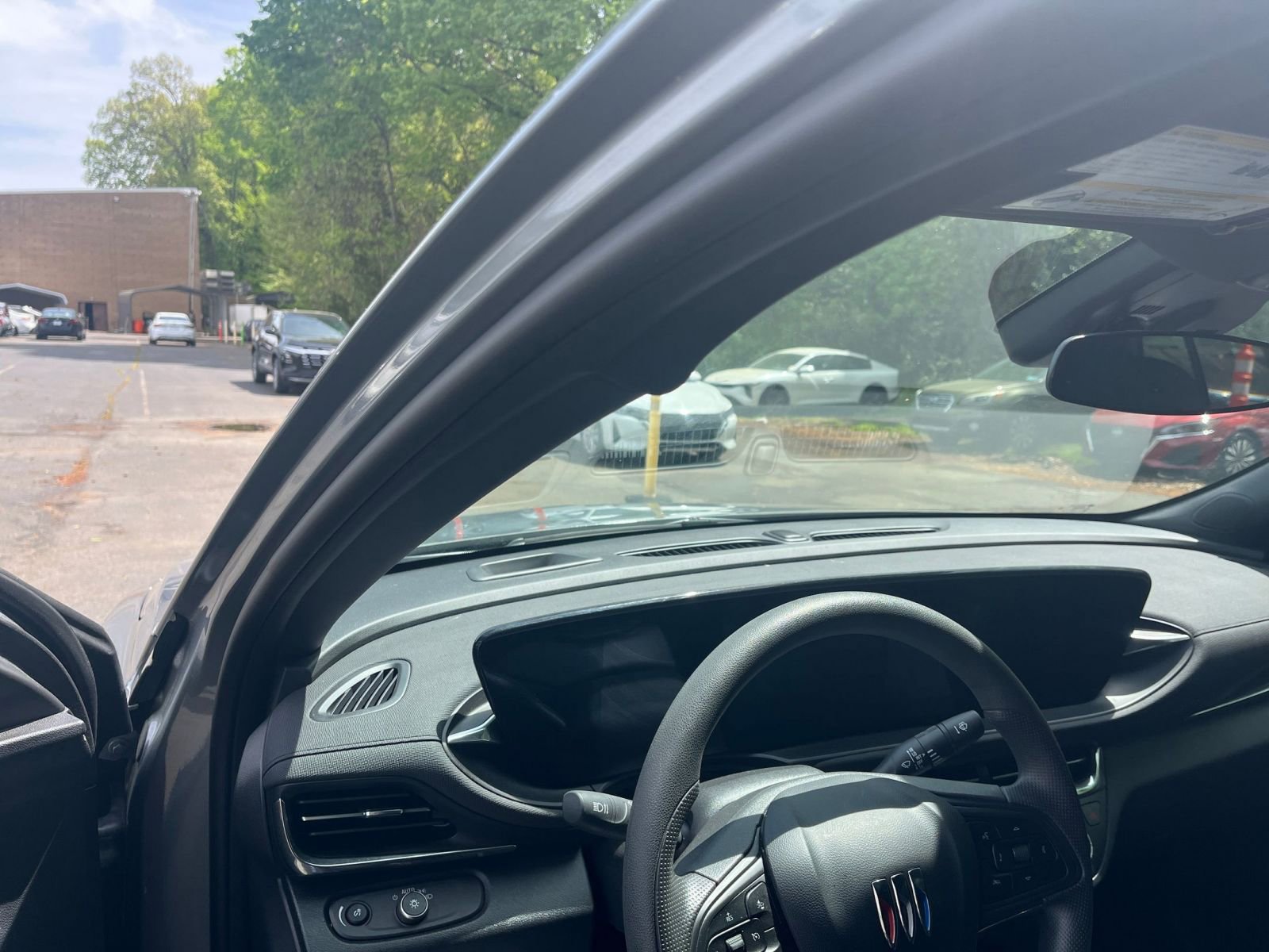 Used 2025 Buick Envista Preferred image 33