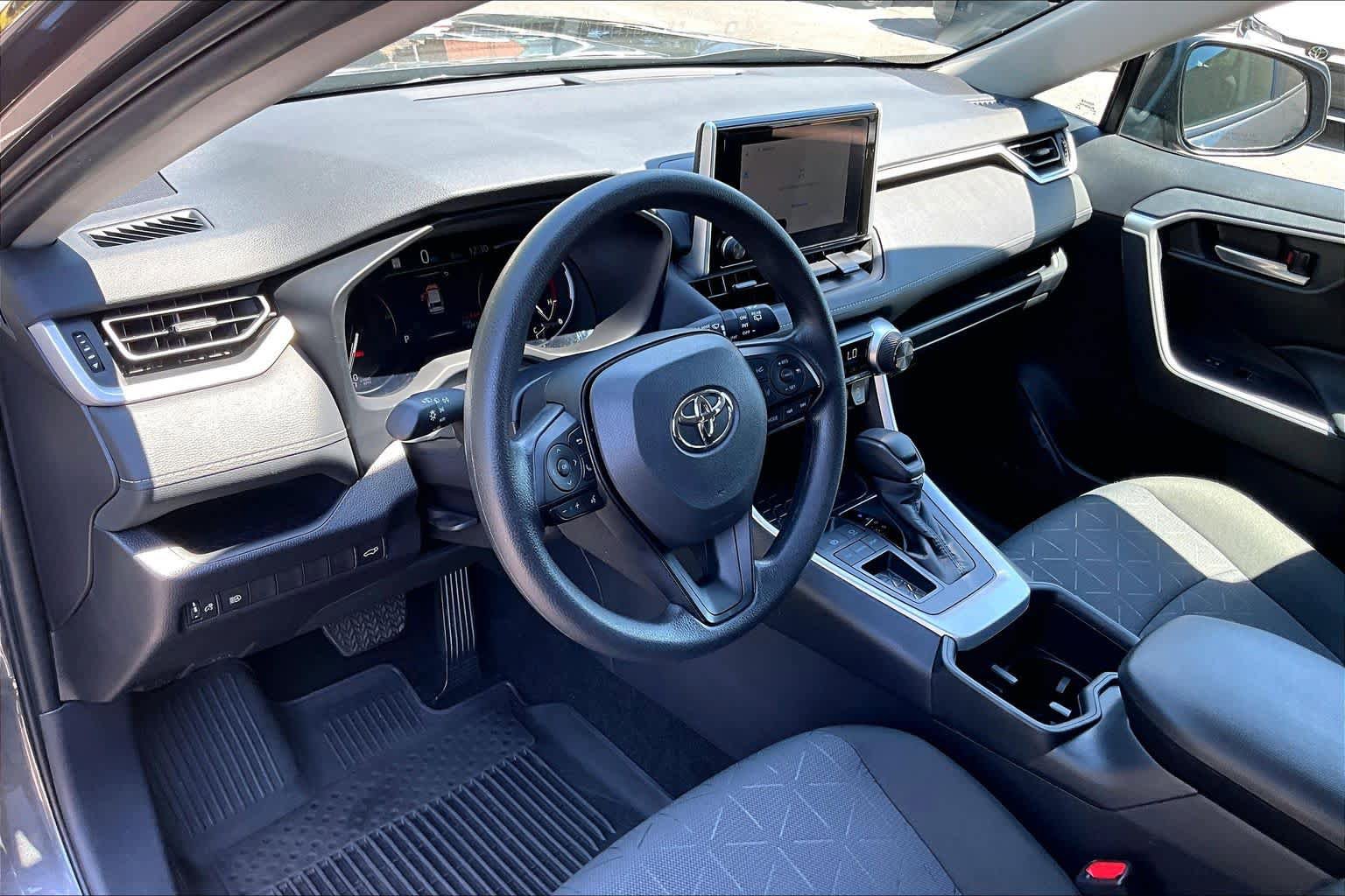 Certified 2025 Toyota RAV4 XLE w/ Convenience Package FWD image 18