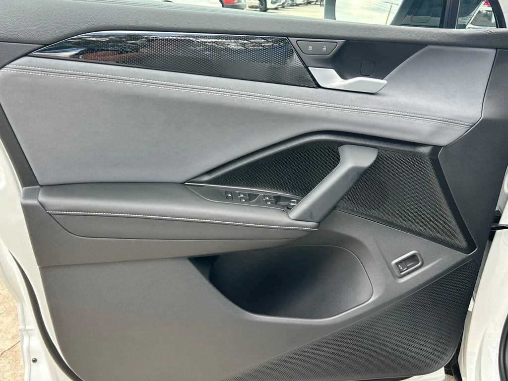 New 2026 Volkswagen Tiguan SE R-Line FWD image 19