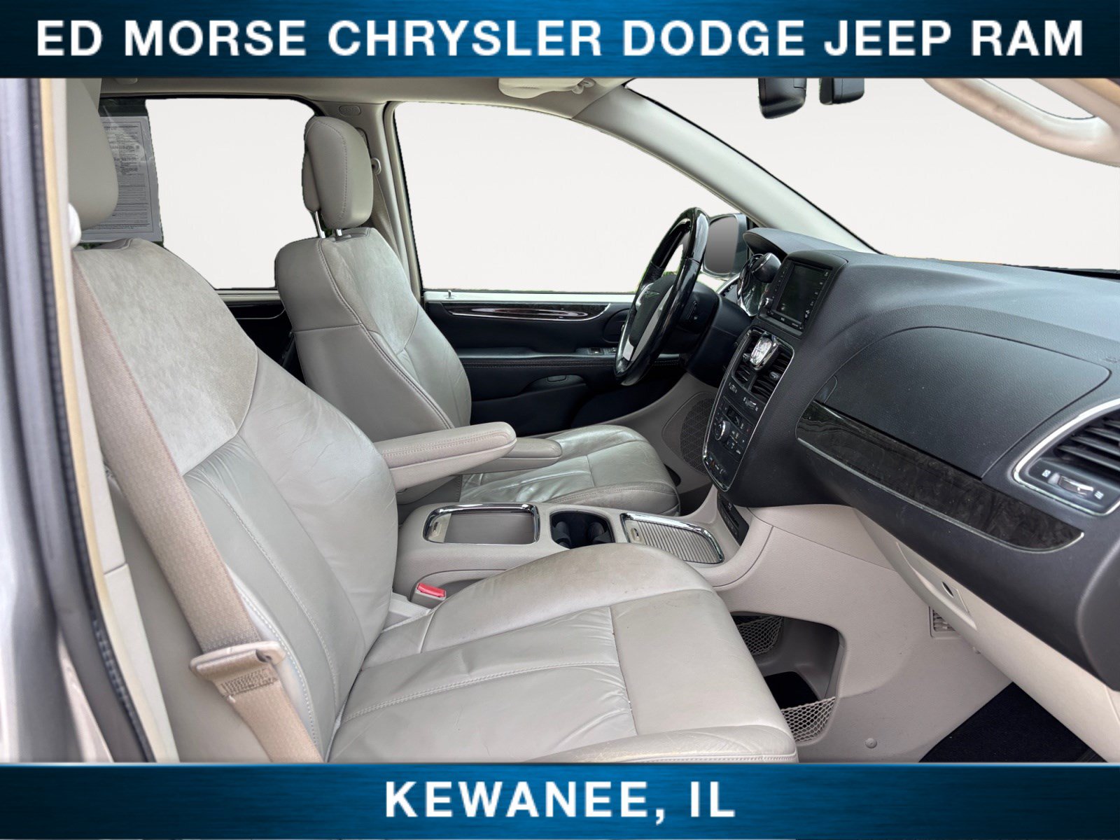Used 2016 Chrysler Town & Country Limited Platinum FWD image 15
